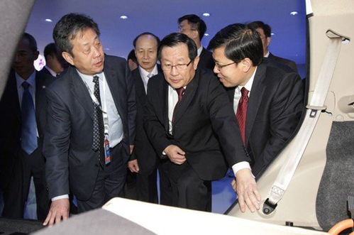 萬鋼親臨吉利展臺，高度評價智能化與物聯網技術融合創新